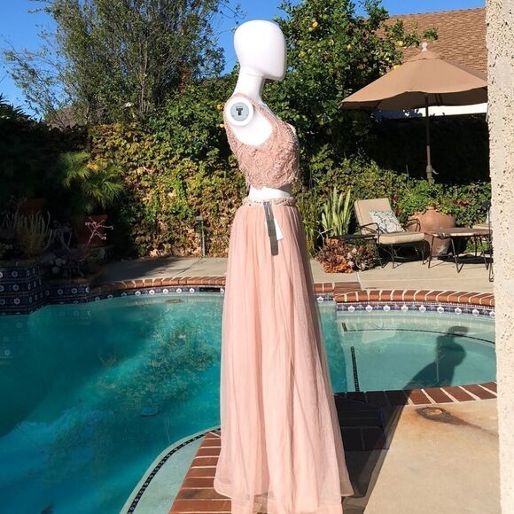 Sequin Hearts Beaded Lace Two-Piece Gown - Size 7 - Picture 4 of 8